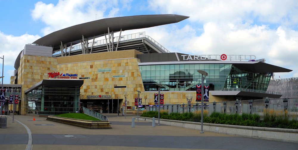 5 Great Places To Eat At Target Field